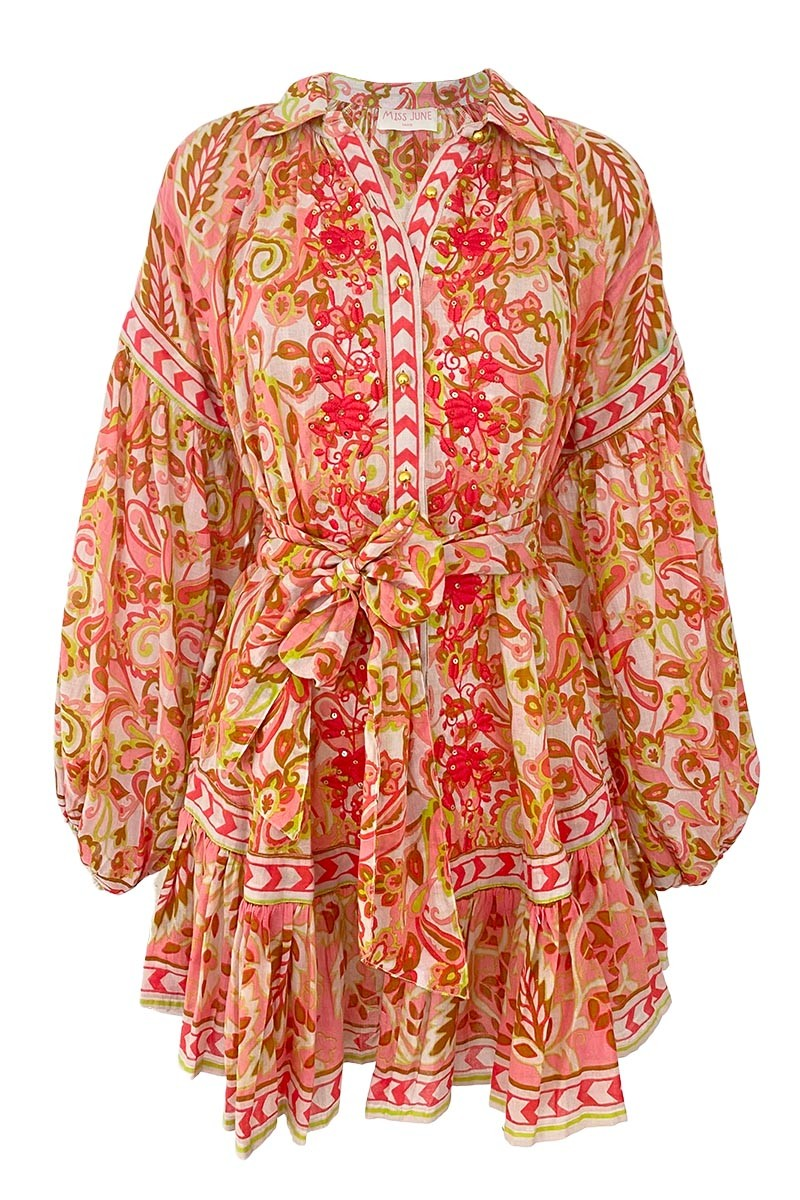 Detailed shot of the tropical paisley print