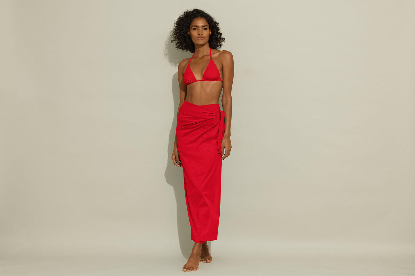 Load image into Gallery viewer, woman wearing a Long Pareo in Red
