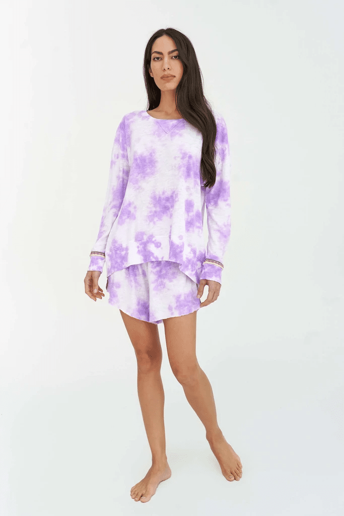 Woman wearing the long sleeve co-ord set by Pitusa